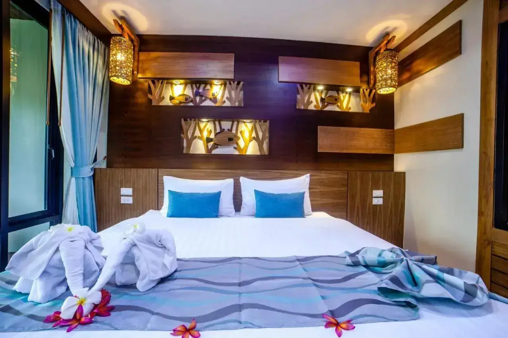 Deluxe Double Suite with garden view (full double bed)