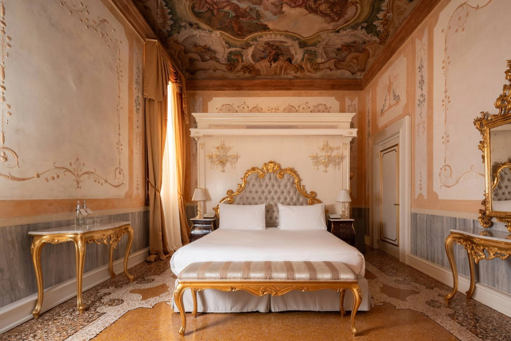 Deluxe Frescoed Double Suite (full double bed)