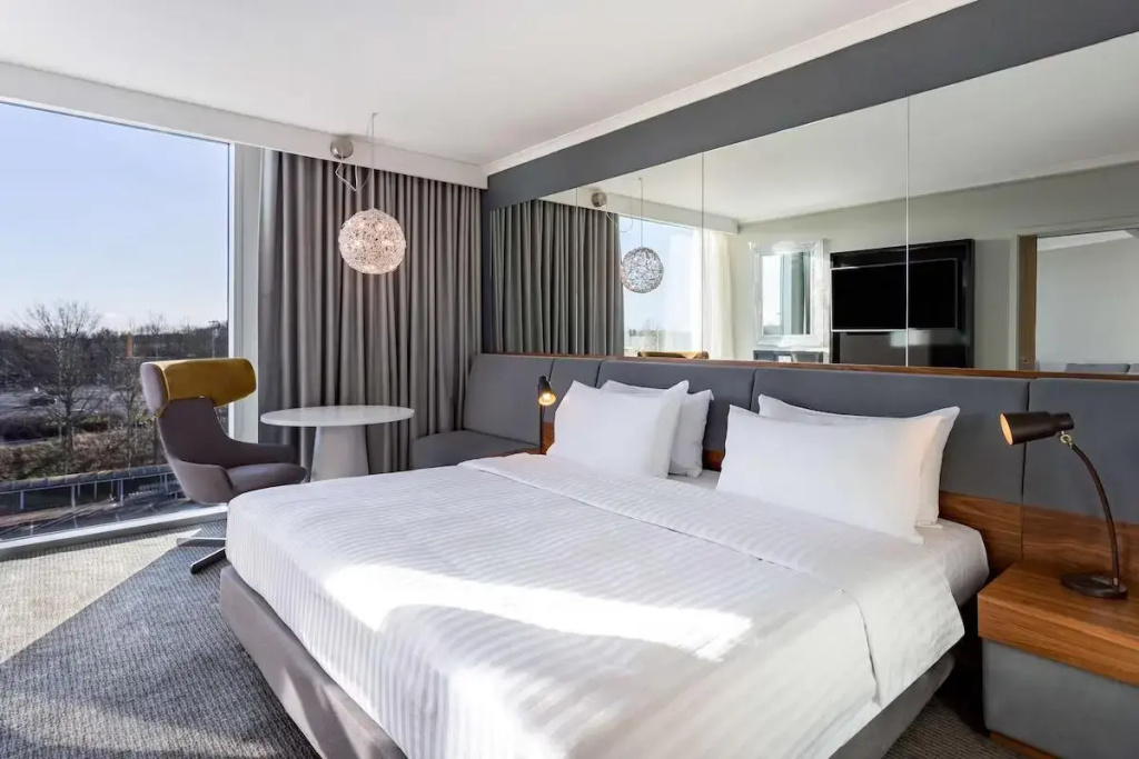1 Bedroom Double Suite full double bed