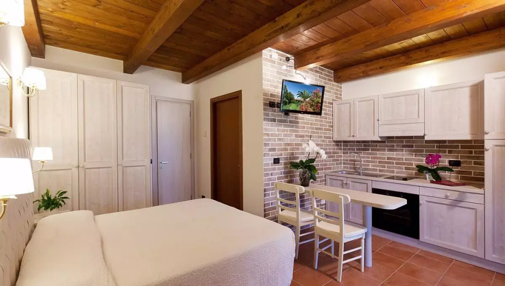 Giglio Double Studio Flat (full double bed)