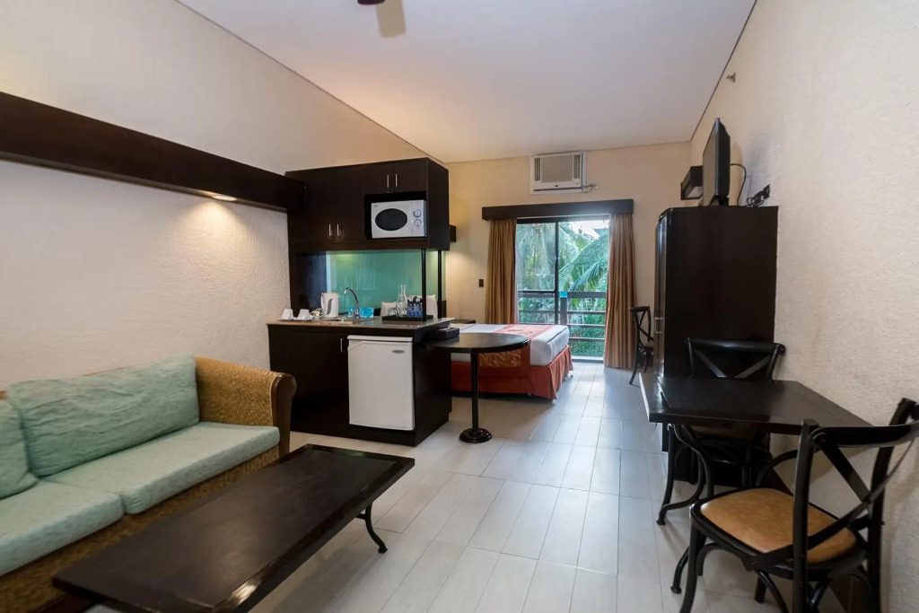 Double Suite beachfront full double bed