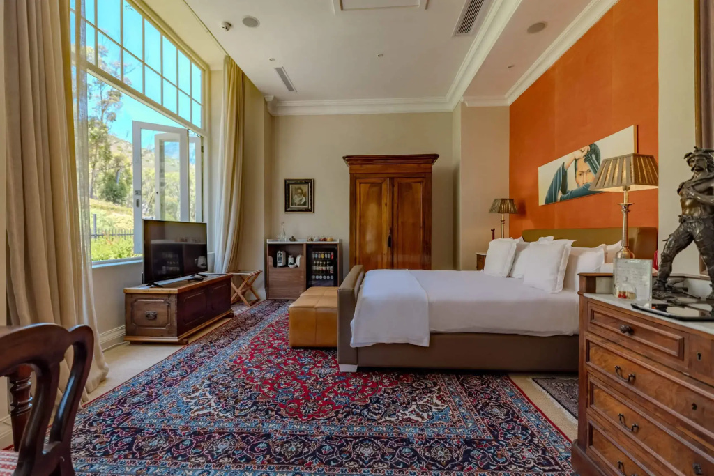 Lions Heads Double room (full double bed)