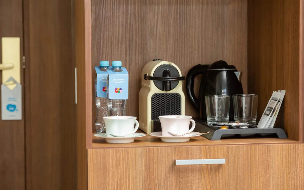 Четырёхместный люкс с 2 комнатами в Знание