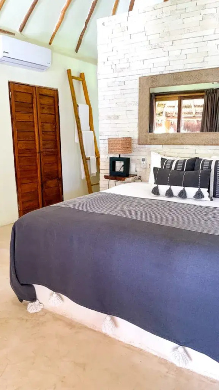 Oceanfront Double Suite (full double bed)
