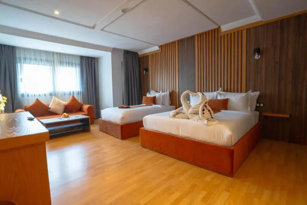 Suite with city view