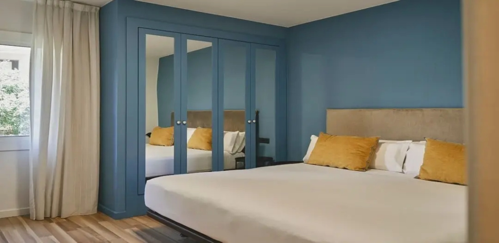 Double room (full double bed)