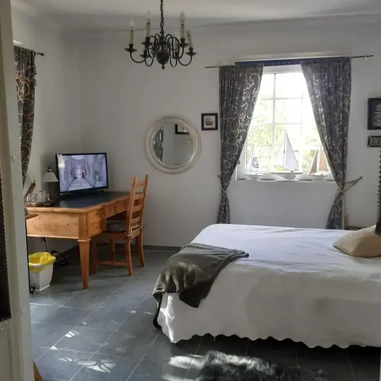 Double room (full double bed)