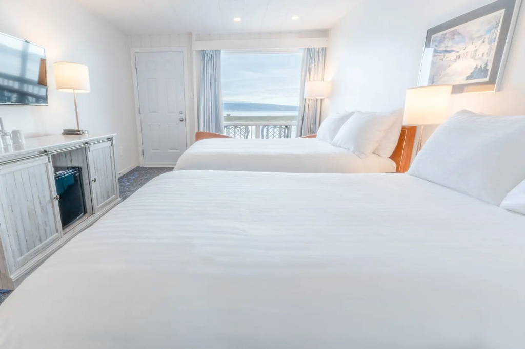Signature Rock view Quadruple Rocher Percé Pavilion room