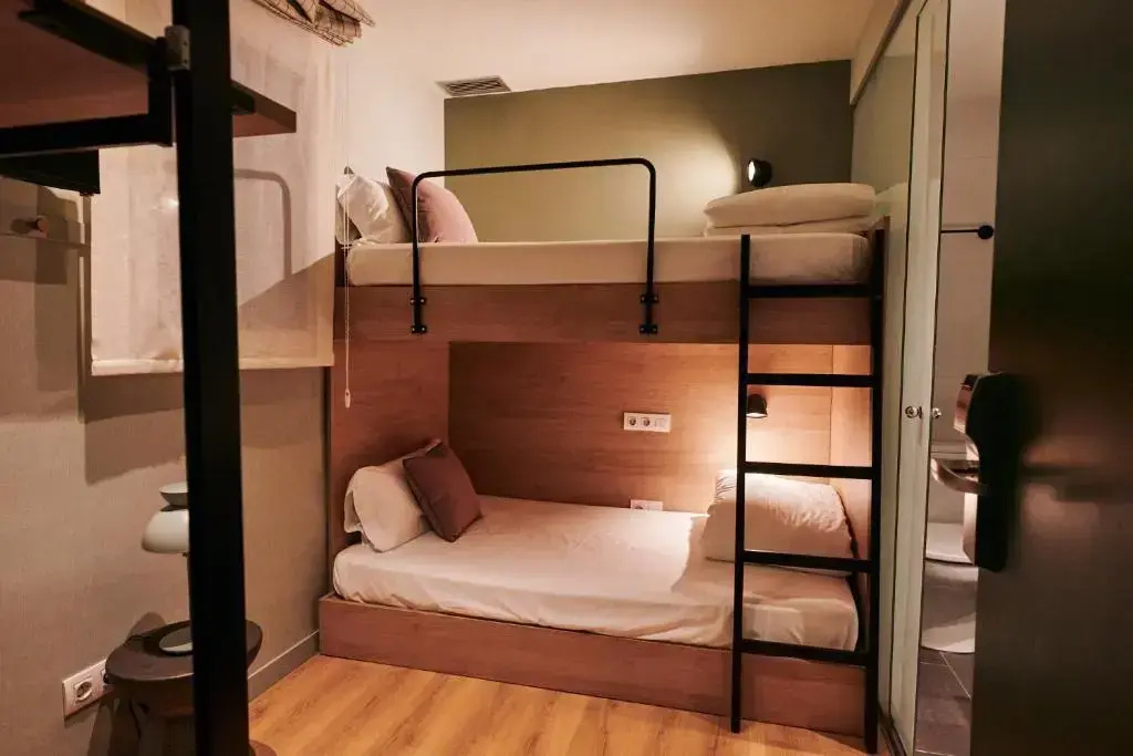 Tiny Double room (bunk bed)