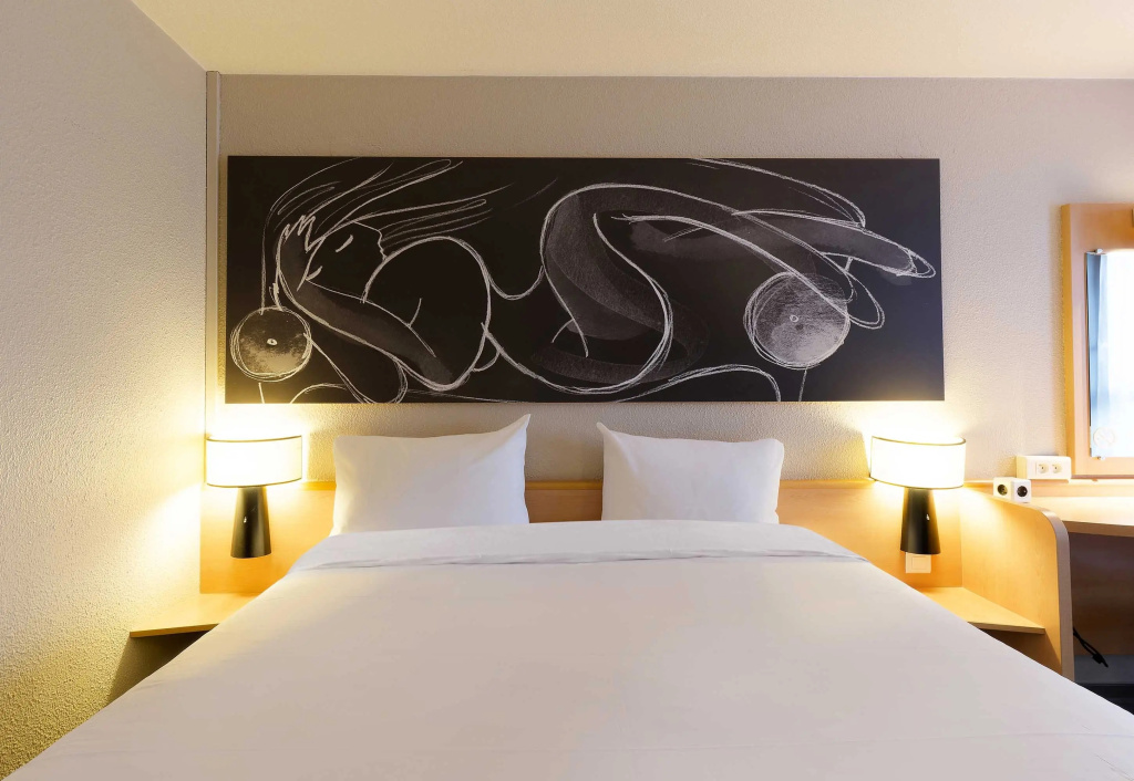 Double room (full double bed)