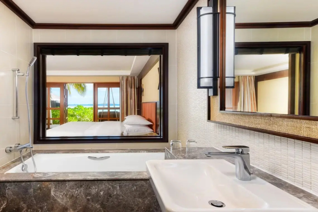 Sheraton Maldives Full Moon Resort & Spa
