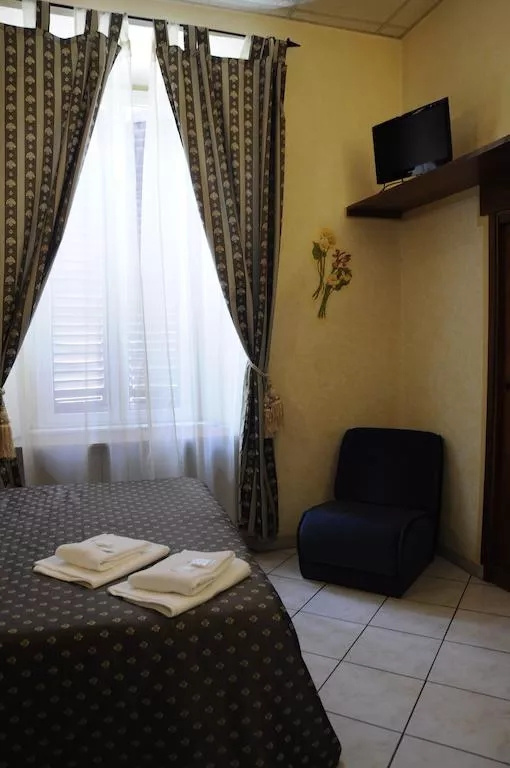 Double room (full double bed)