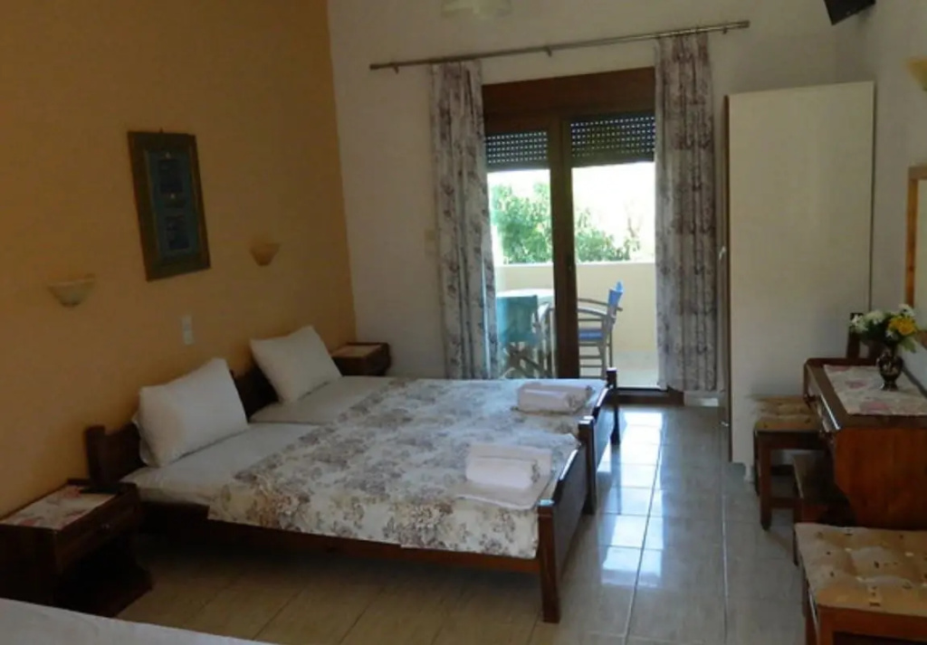 Triple Studio with garden view