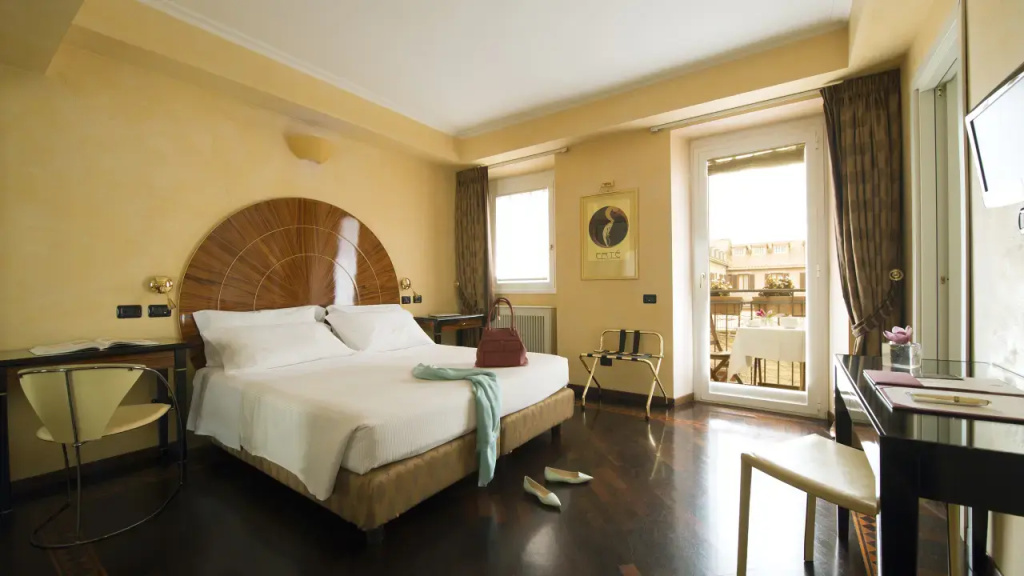 Deluxe Double room (full double bed)