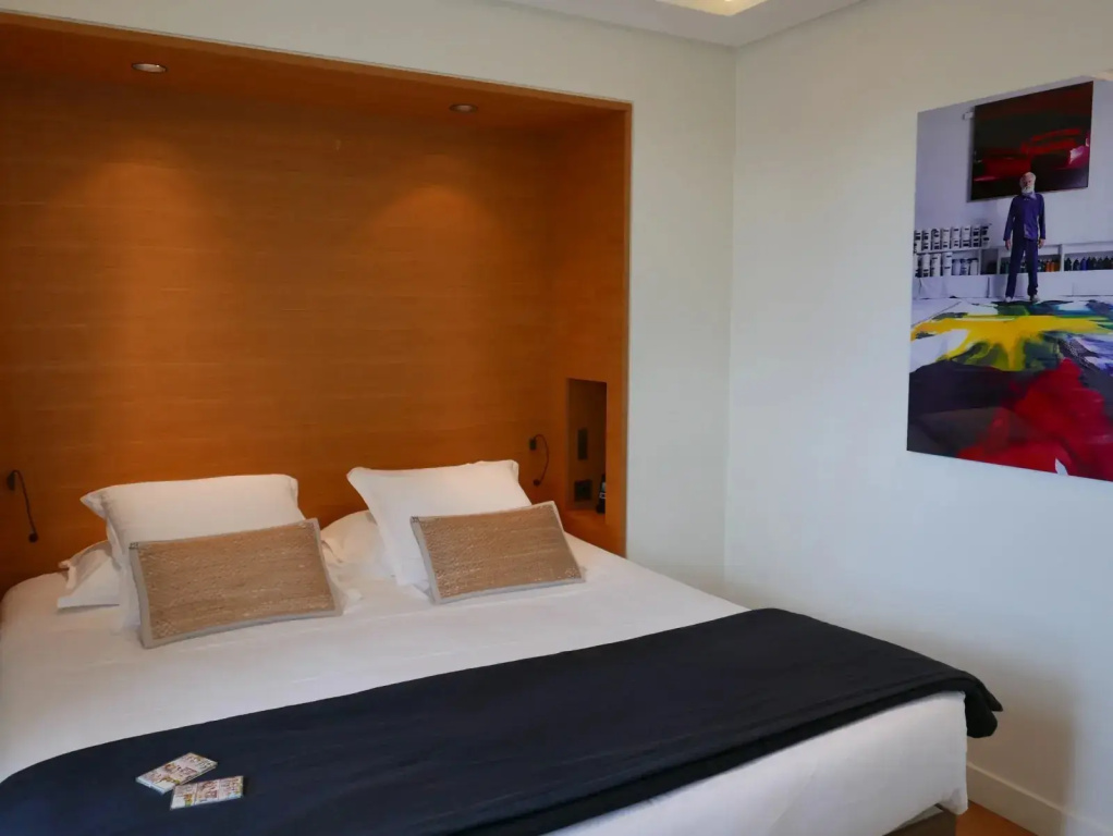 Terrace Eiffel Tower Double Suite (full double bed)