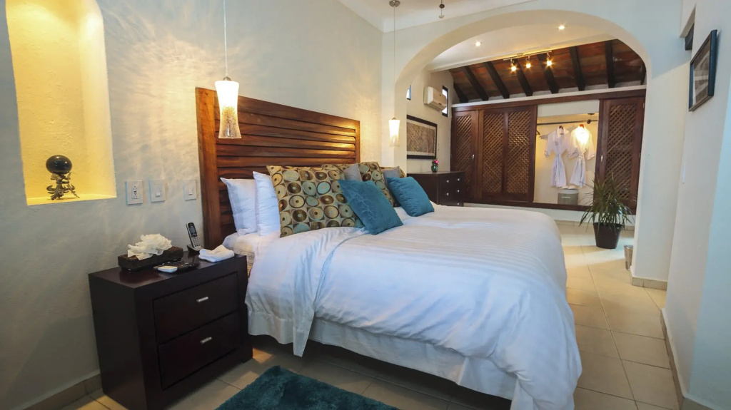 Bella Vista Double Suite (full double bed)