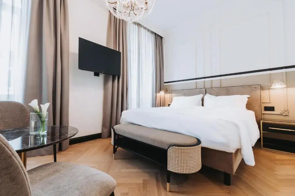 Double Junior Suite (full double bed)