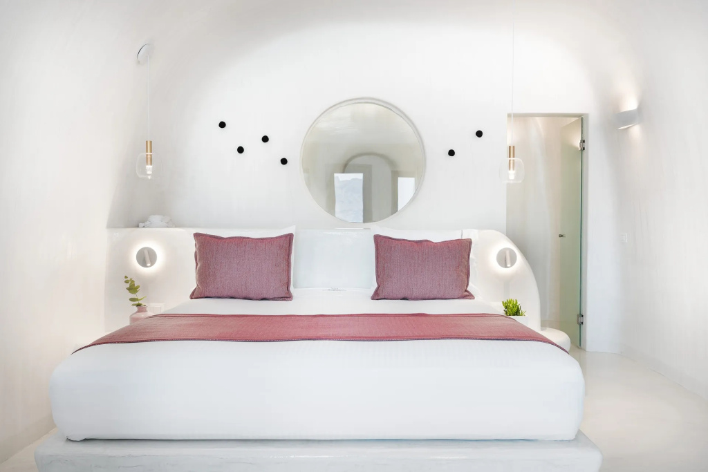Cave with Outdoor Heated Infinity Plunge Pool Double Suite (full double bed)