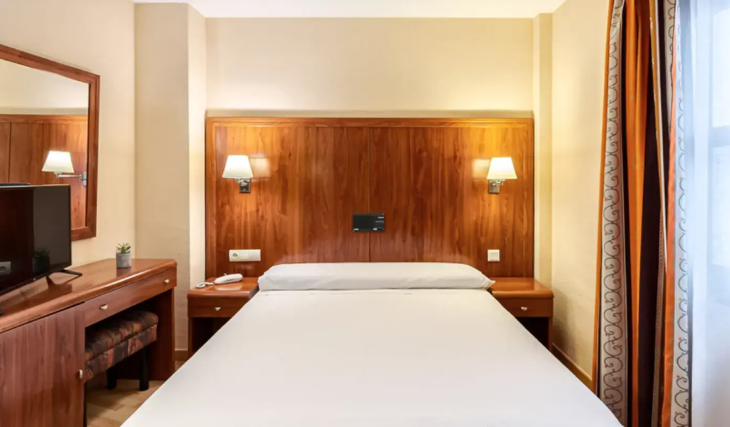 Basic Double room (full double bed)