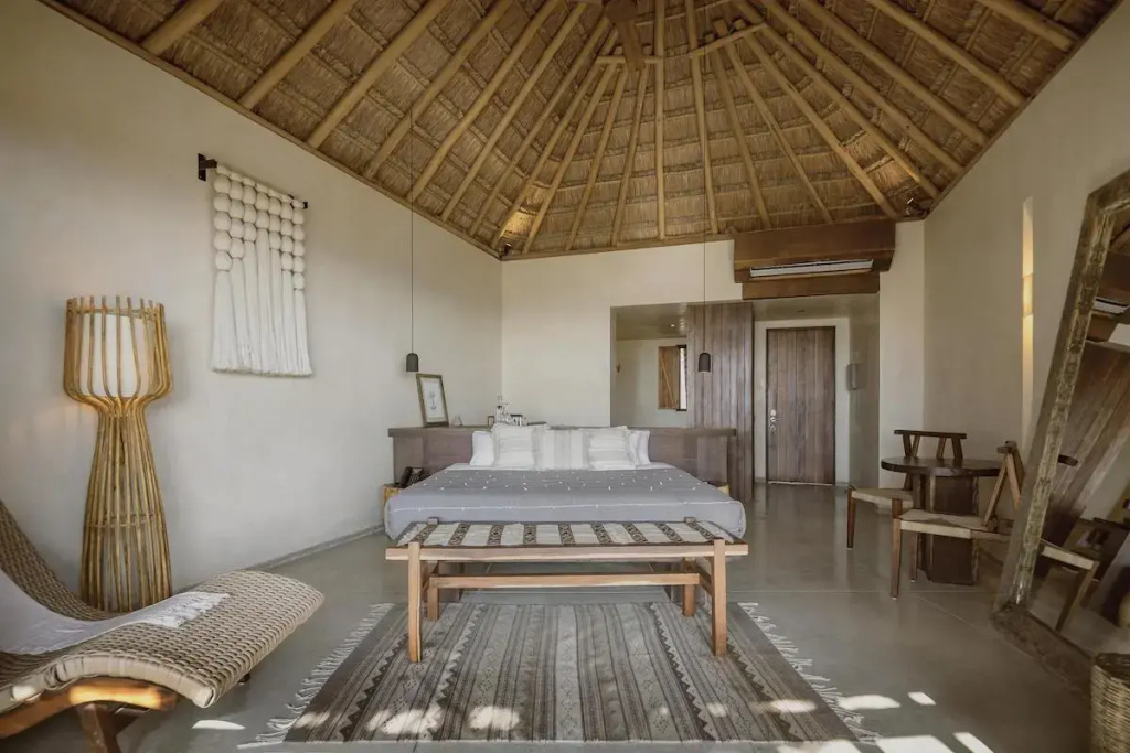First Floor Double Suite with ocean view full double bed