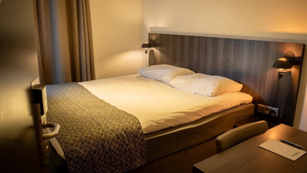 Budget Small Double room (full double bed)