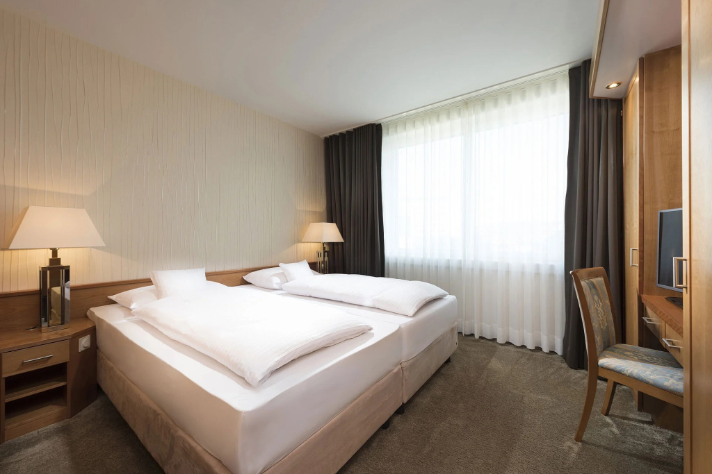Classic Double Suite (full double bed)