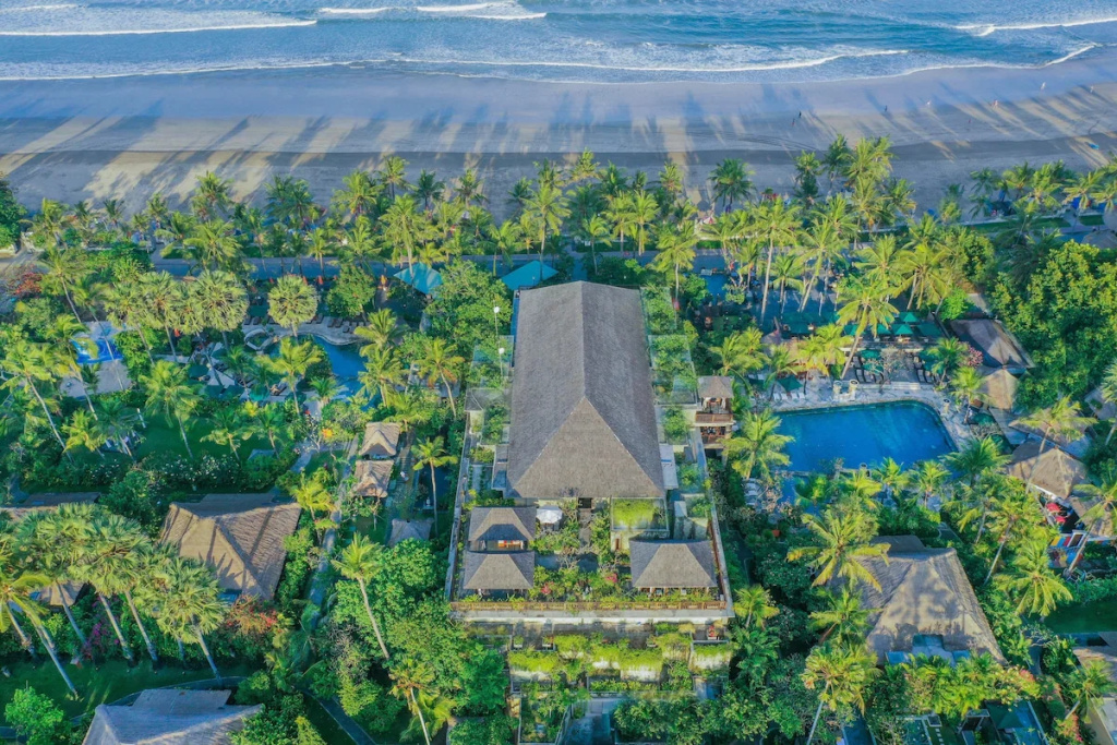 Legian Beach Hotel — фото