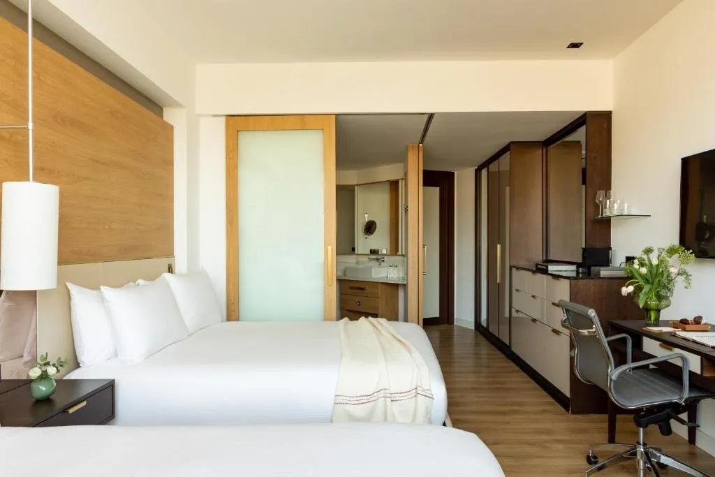 Premier Double room, bed type is subject to availability, full double bed room photo 1