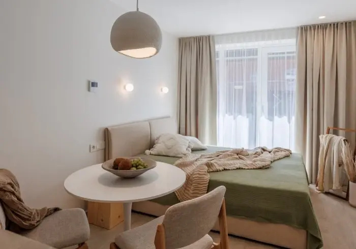 Deluxe Double room (full double bed)