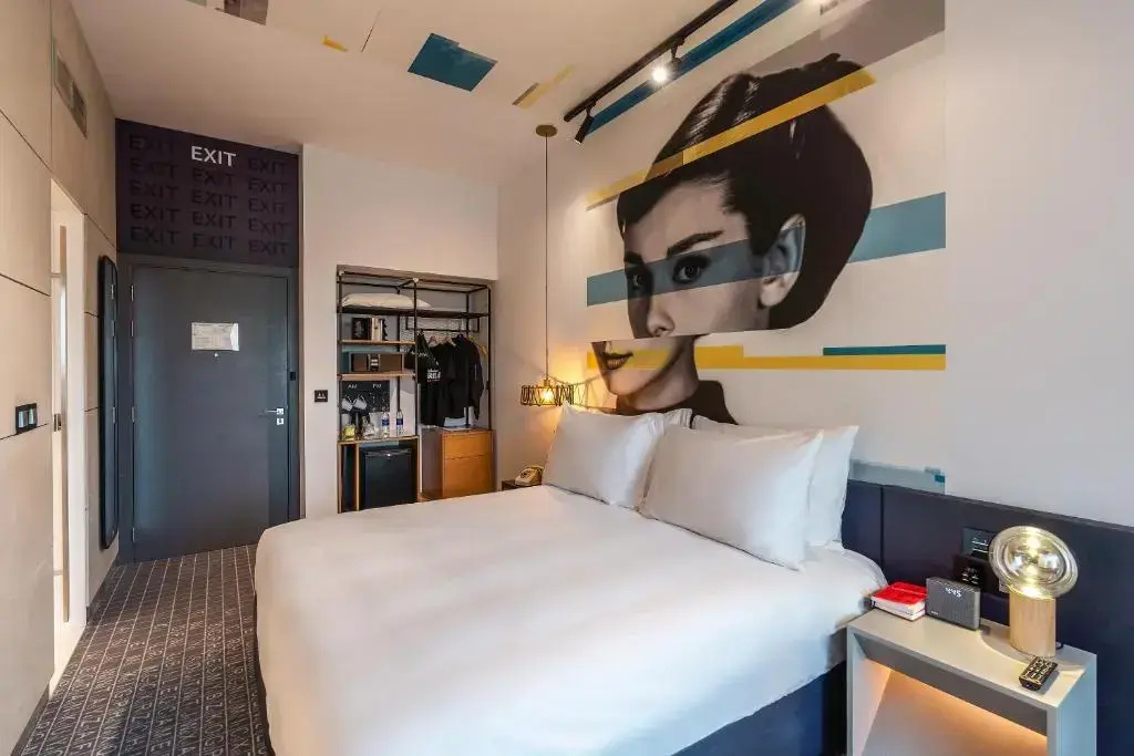Double room with sunset view (full double bed)