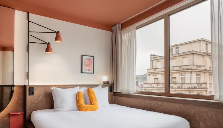 Corner Double room (full double bed)