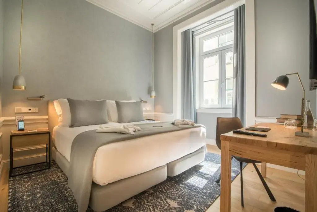 Classic Double room with balcony and City View (full double bed)