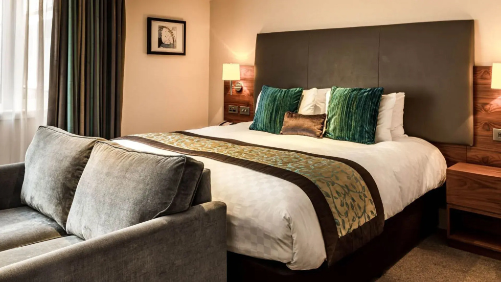 Executive Double room (full double bed)