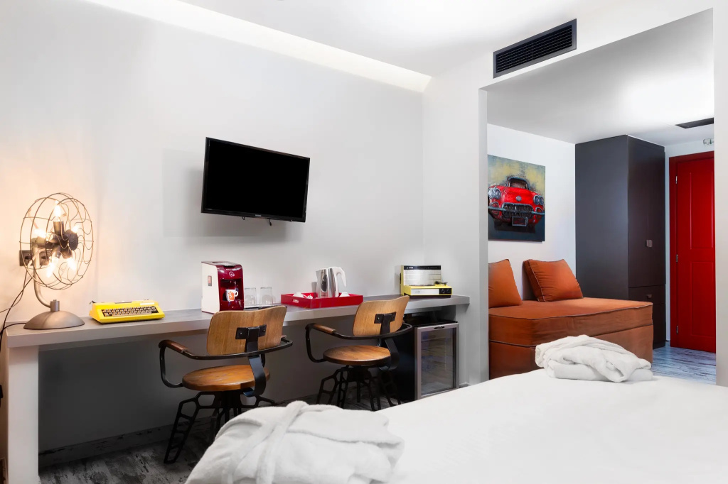 Double Junior Suite (full double bed)