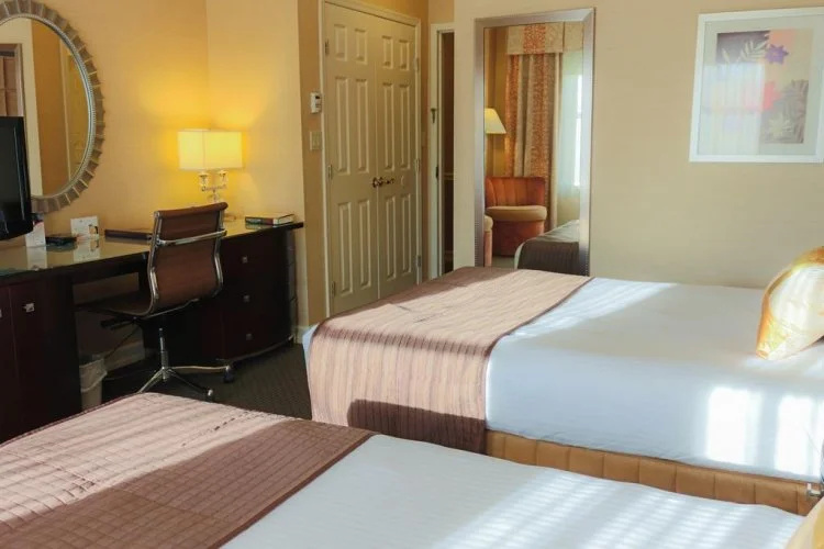 Deluxe Double Suite (twin beds)