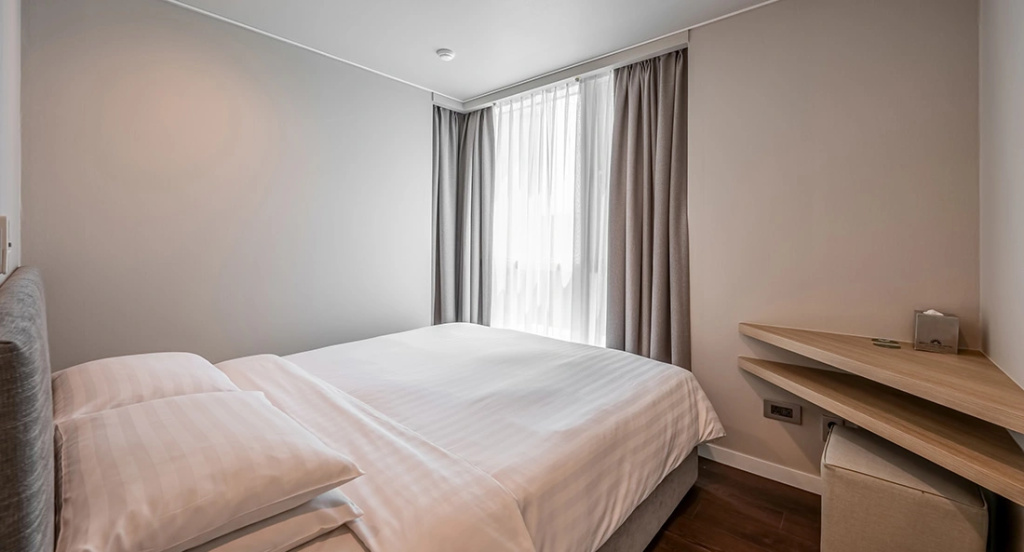 Corner Quadruple Suite