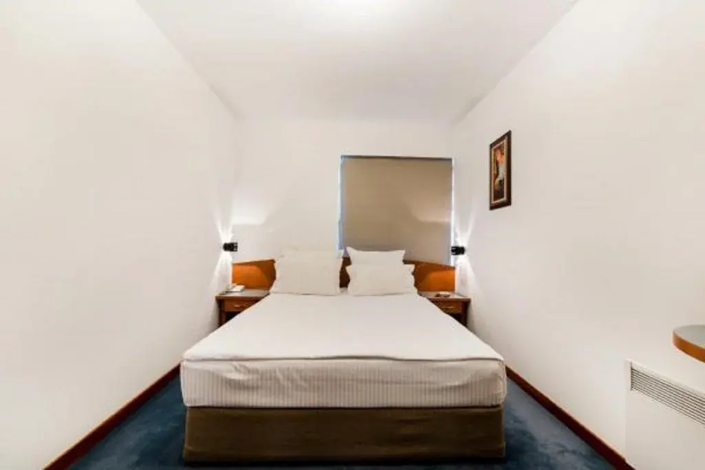 Duke Hotel by null