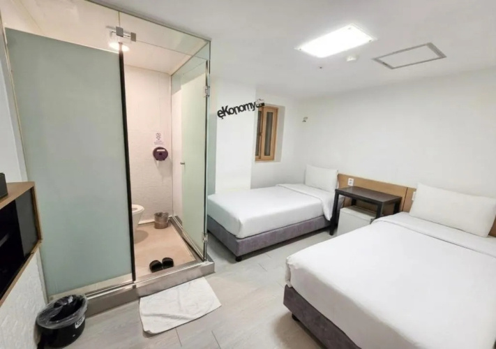 Economy Double room (twin beds)