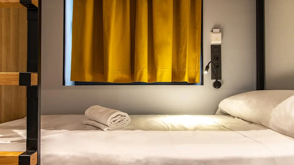 12 Beds Private room