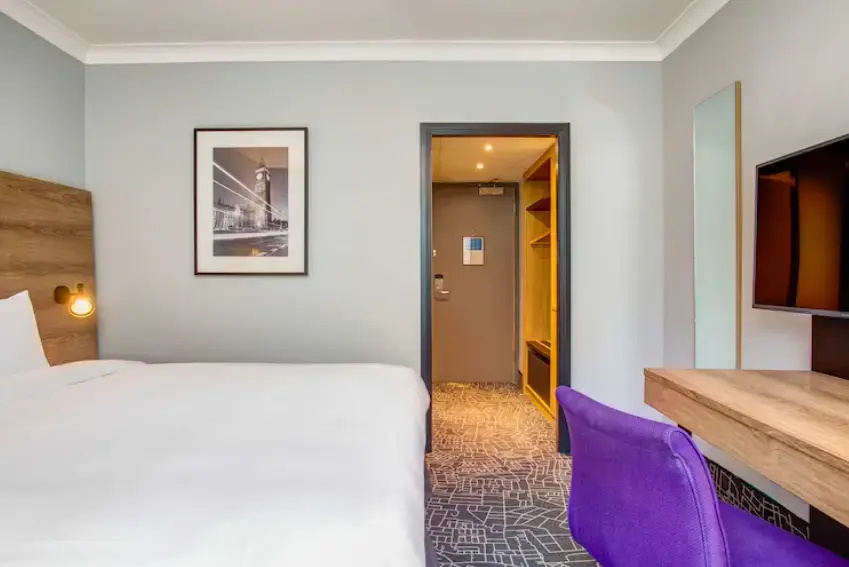 Radisson Hotel & Conference Centre London Heathrow - Tap to explore photos
