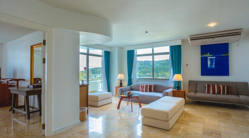 Residence c 1 комнатой с видом на океан в Waterfront Suites Phuket by Centara