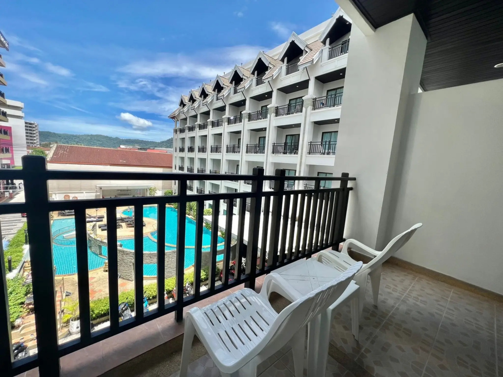 Deluxe Double room with pool view (full double bed)