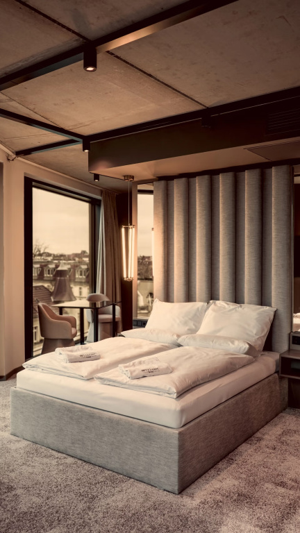 Deluxe Double Junior Suite (full double bed)
