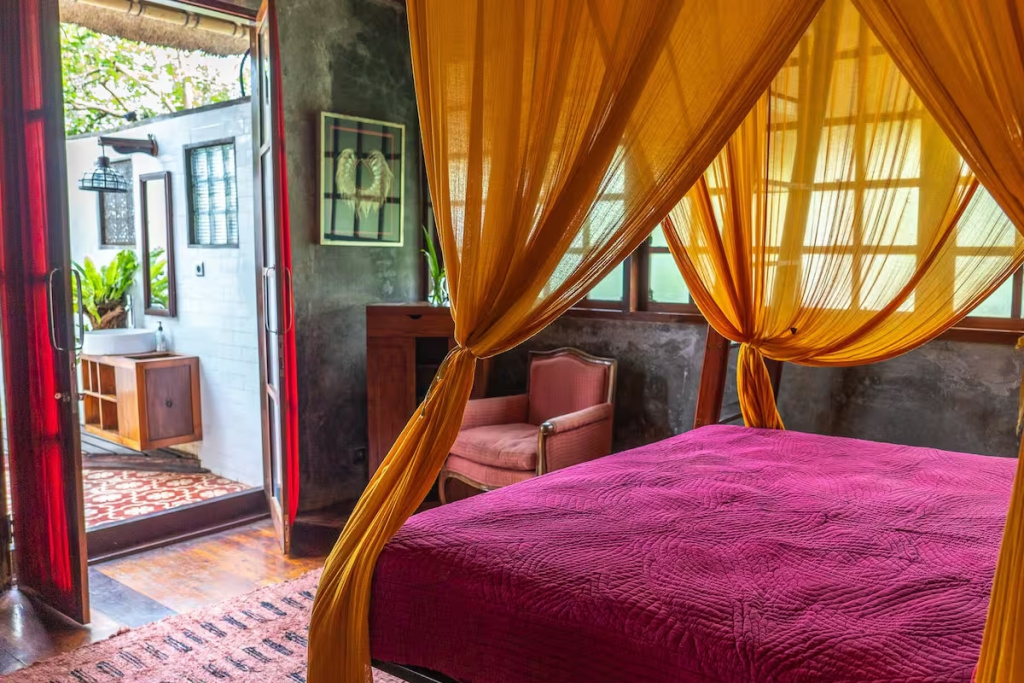 Red Double room (full double bed)