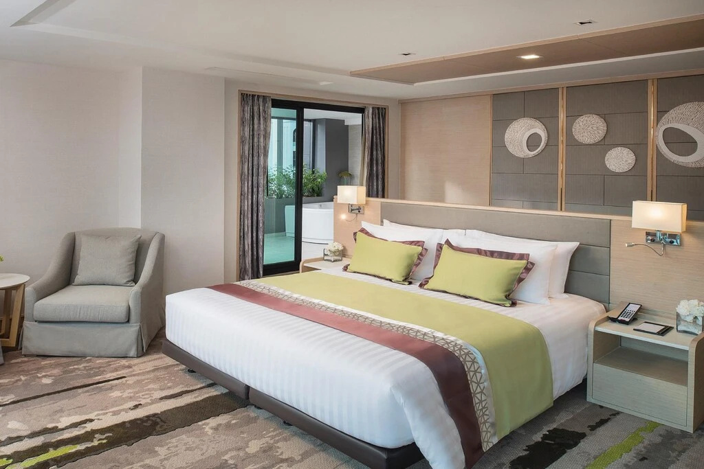 Grand Jacuzzi Club Sky Double Suite with balcony (full double bed)