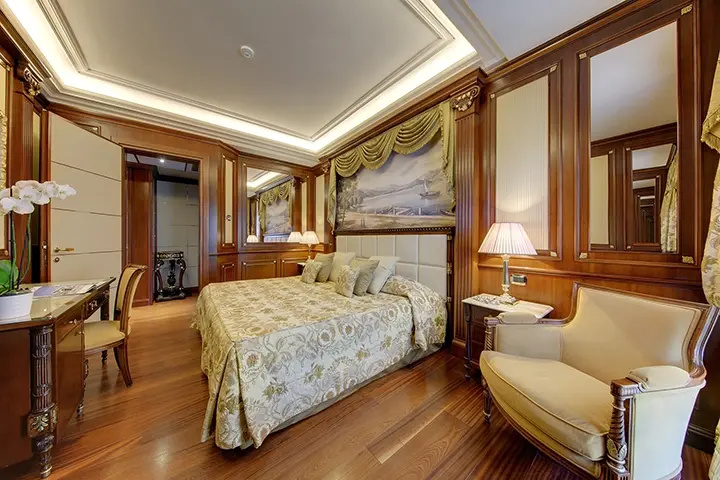 Maxi Double Suite with lake view (full double bed)