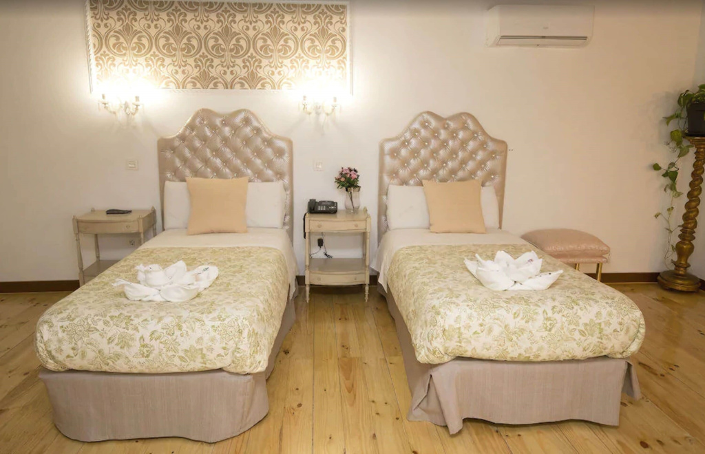 Interior Double room (twin beds)