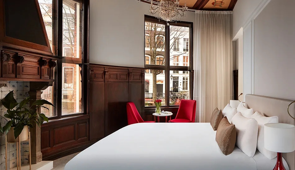 Empress Suite with canal view