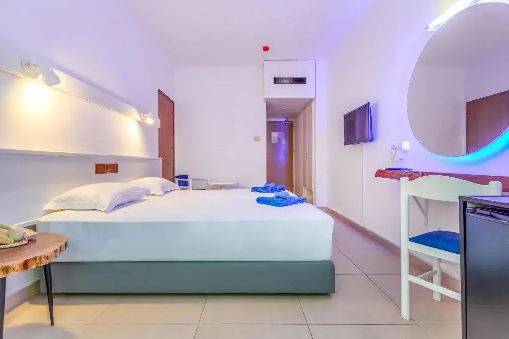 Adelais Bay Hotel - Chambres