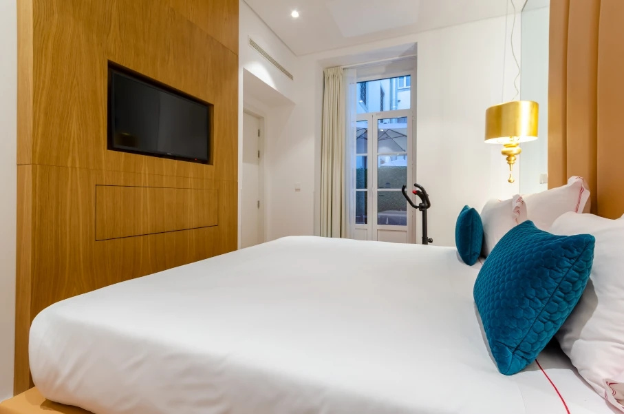 With Deck Interior Double Junior Suite (full double bed)